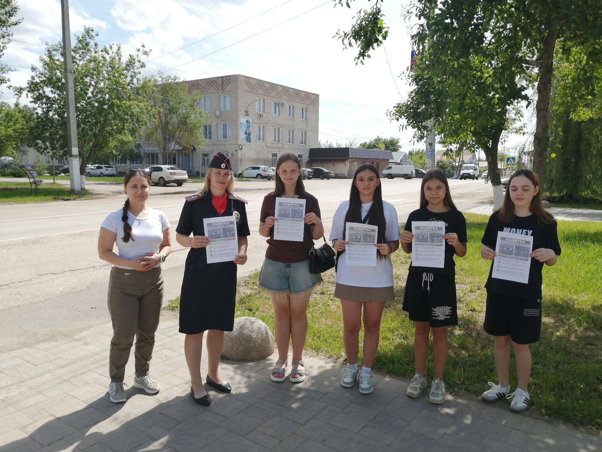Полиция и общественники провели беседы с детьми о безопасности