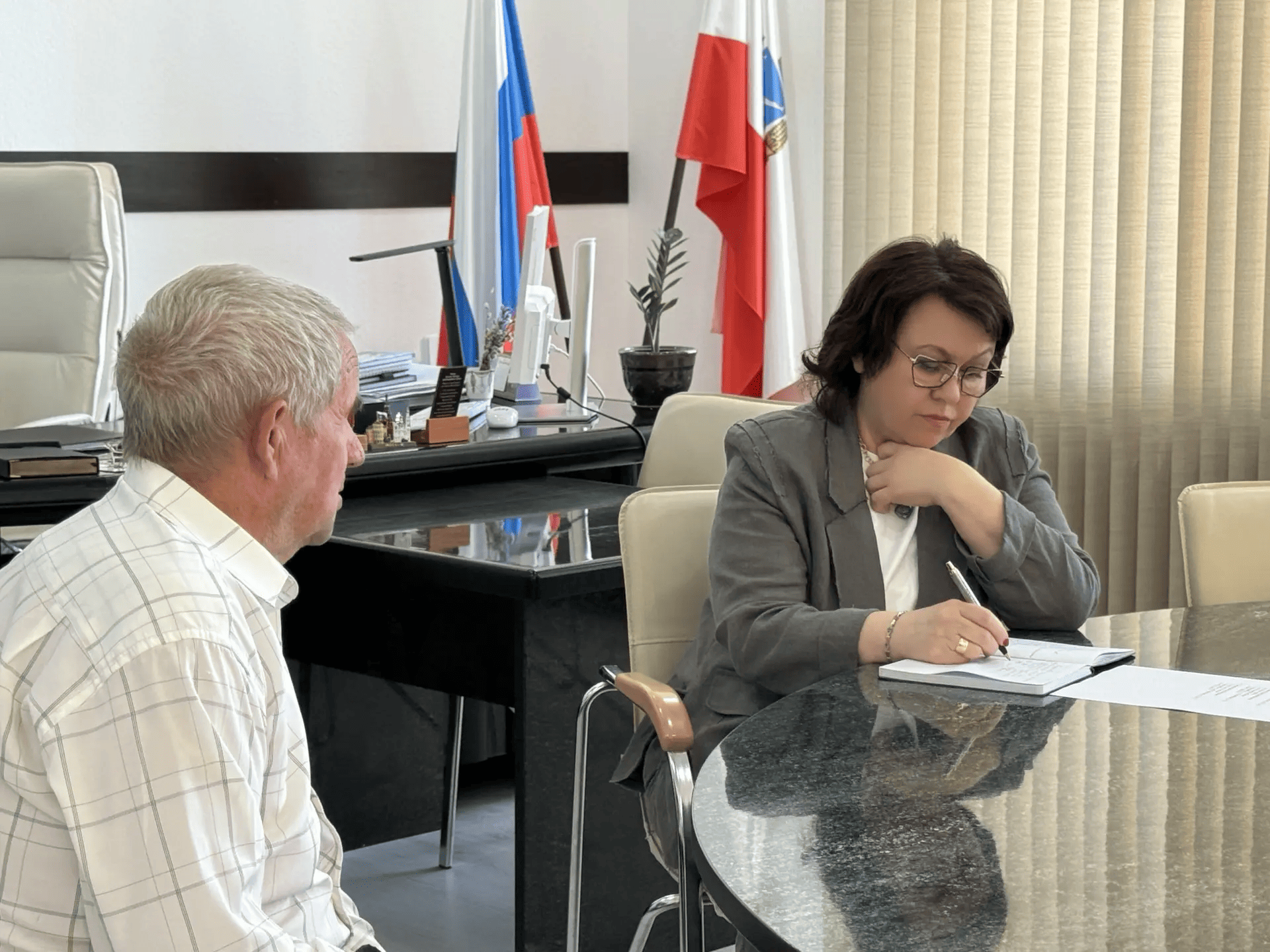 Глава Краснокутского района провела приём граждан по личным вопросам