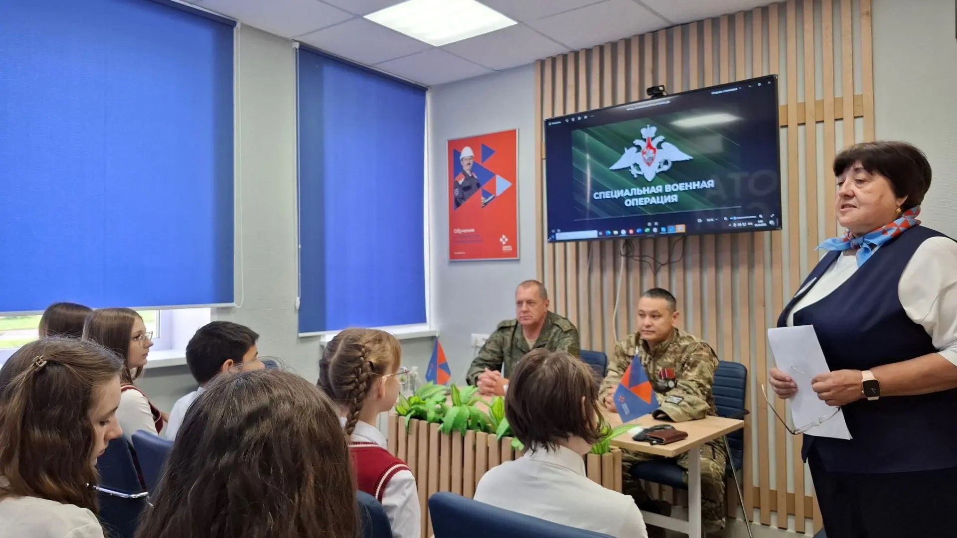 В Кадровом центре Красного Кута прошла встреча с участником специальной военной операции 