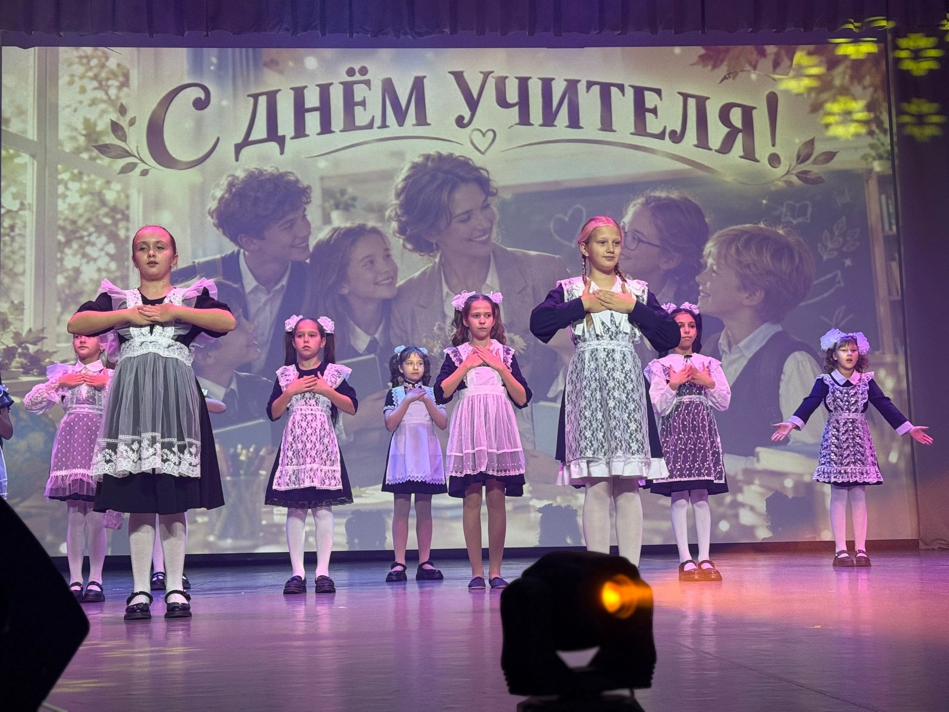В районном Доме культуры отметили День учителя торжественным концертом