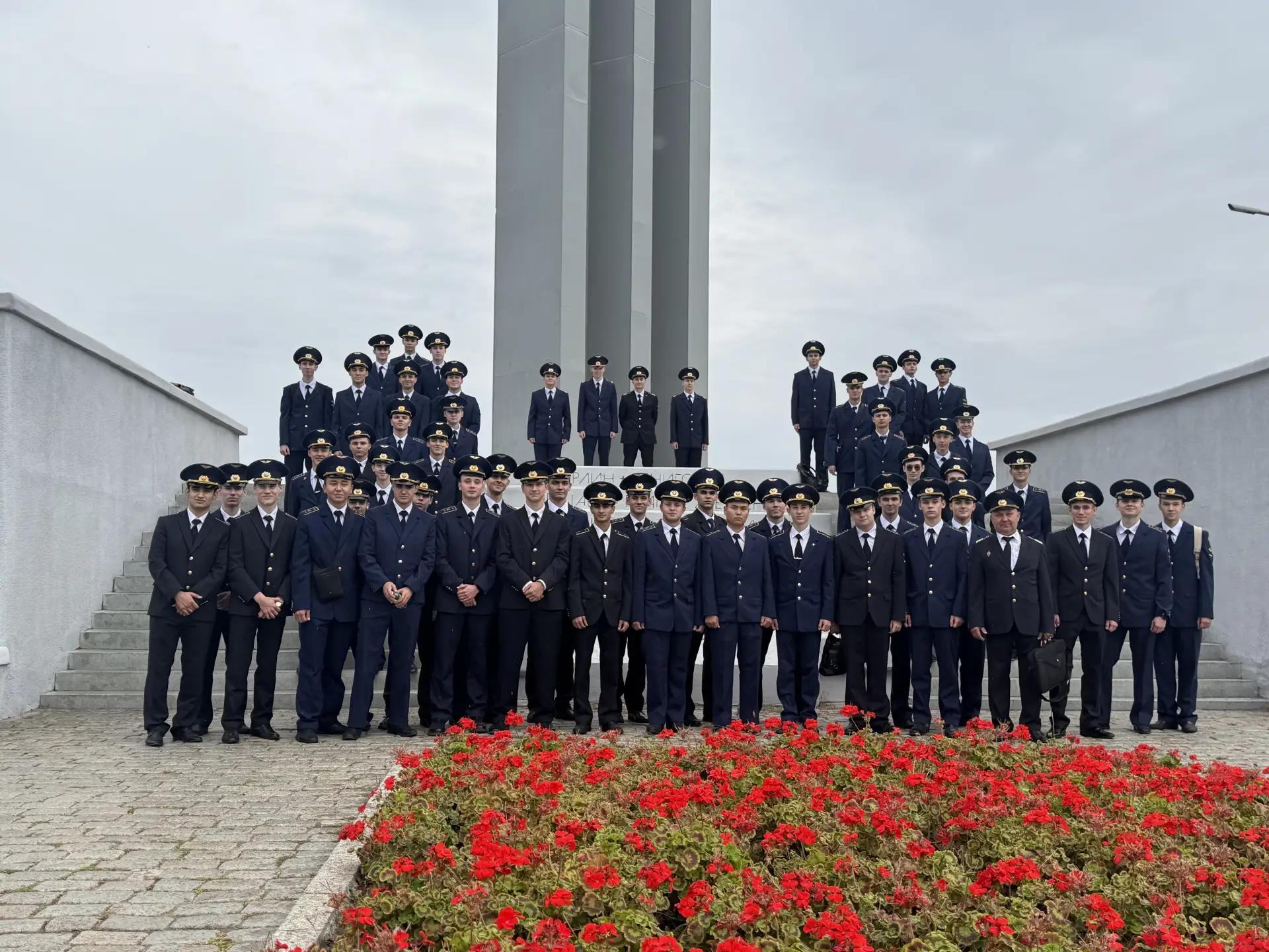Курсанты первого курса посетили мемориал «Журавли» и музей военной техники