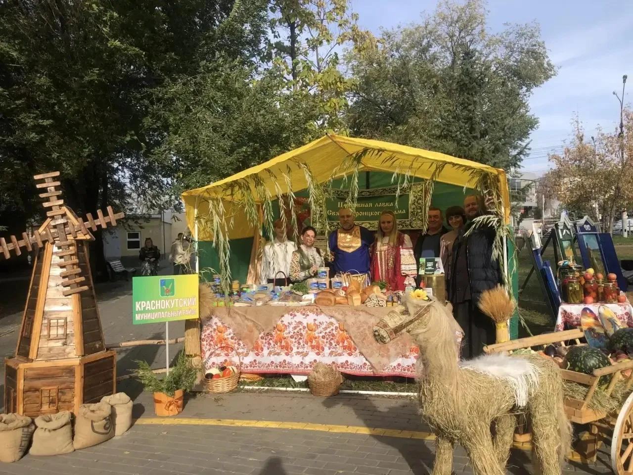 Покровская ярмарка в Энгельсе собрала жителей и гостей города