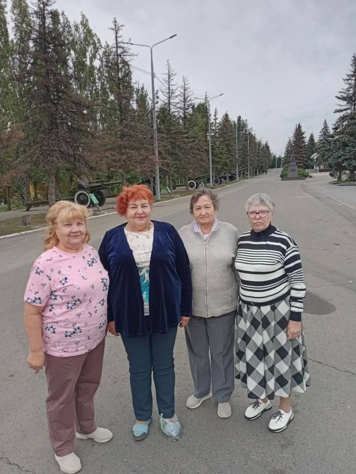 Получатели соцуслуг посетили Парк Победы в Саратове