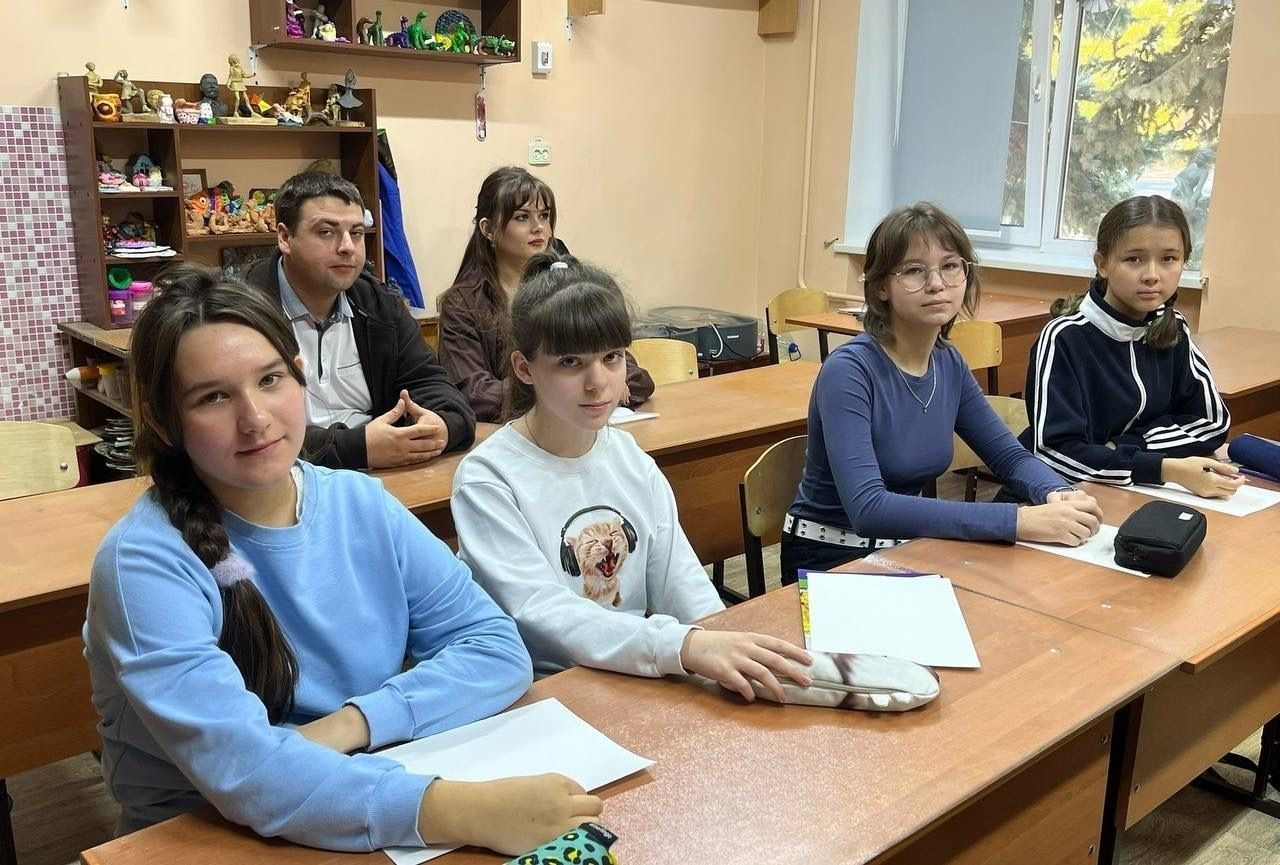 Юные художники Краснокутской школы приняли участие в методической встрече