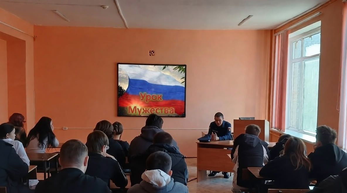Военнослужащий провёл урок мужества для студентов зооветеринарного техникума
